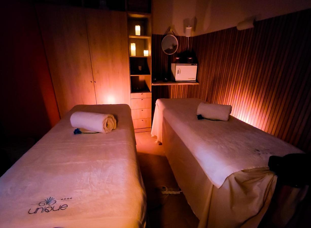 Hotel Unique & 4*